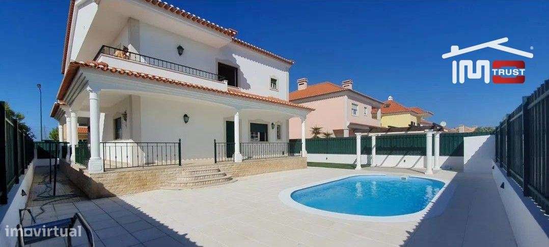 Moradia T4 Tradicional com Piscina e Jardim Privado na Atalaia, Mon... - Grande imagem: 4/26