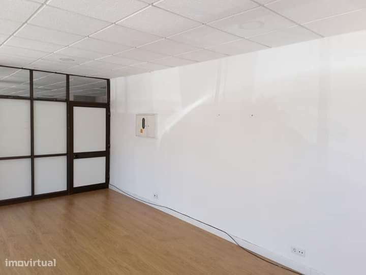 LOJA COM ÁREA DE 25 M2 ROTUNDA SUL EM FÁTIMA - Grande imagem: 2/3