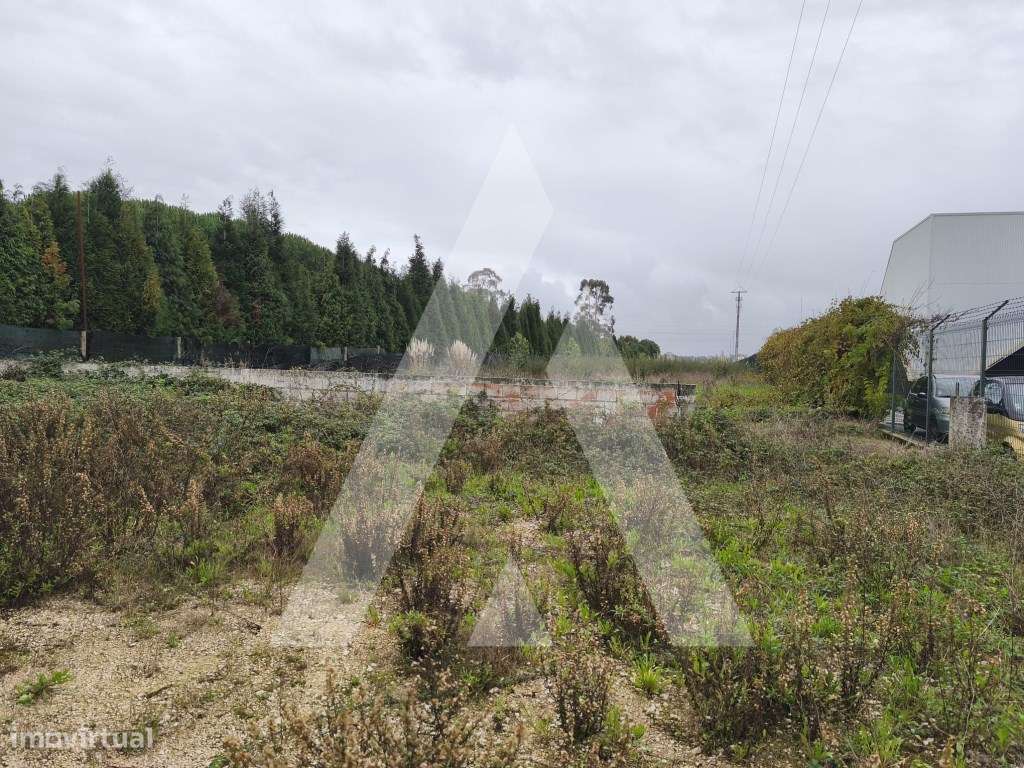 Armazém com apartamento T4 e terreno próximo de uma zona industrial. - Grande imagem: 5/5