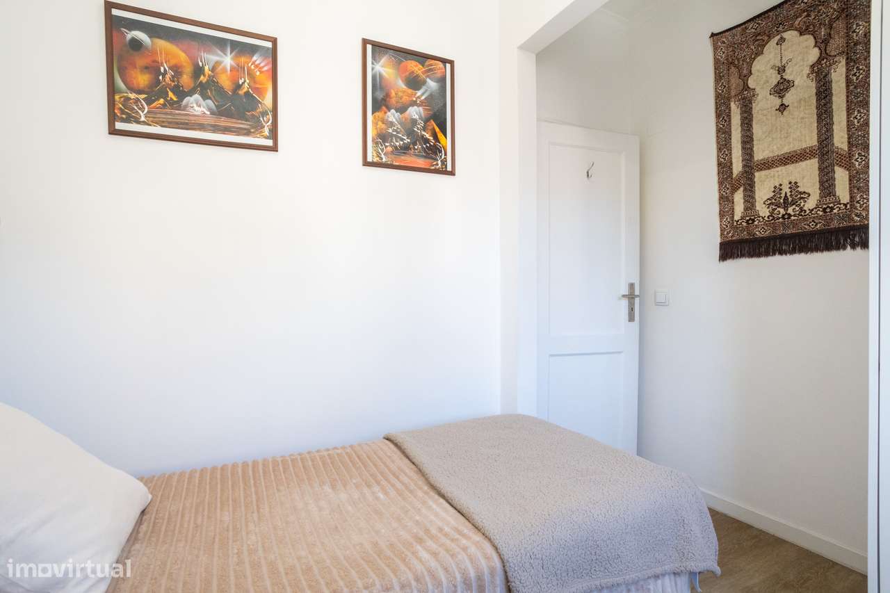 Apartamento Familiar totalmente Remodelado no Coração de Lisboa com Vi-15