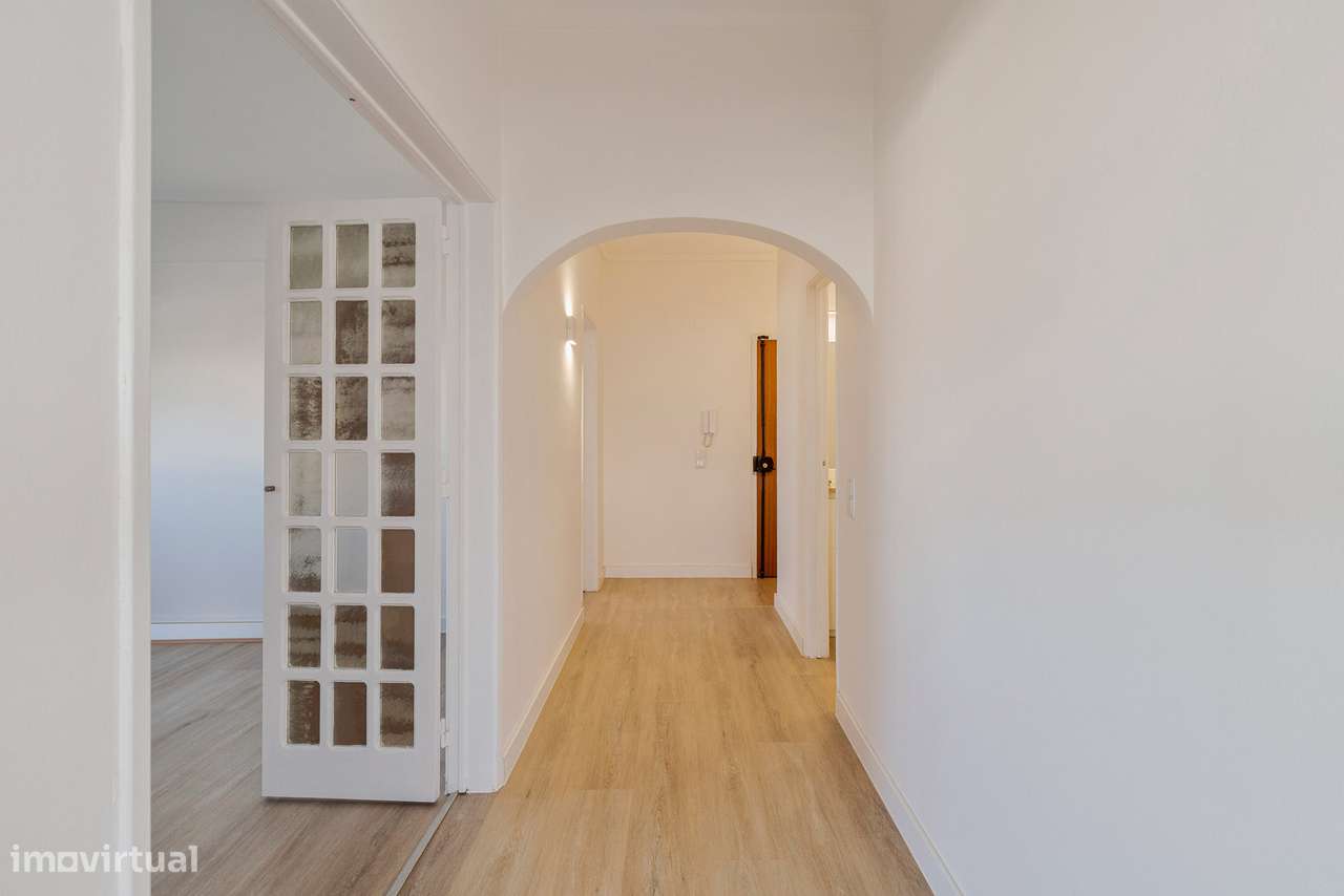 Apartamento T2 remodelado - Laranjeiro-10