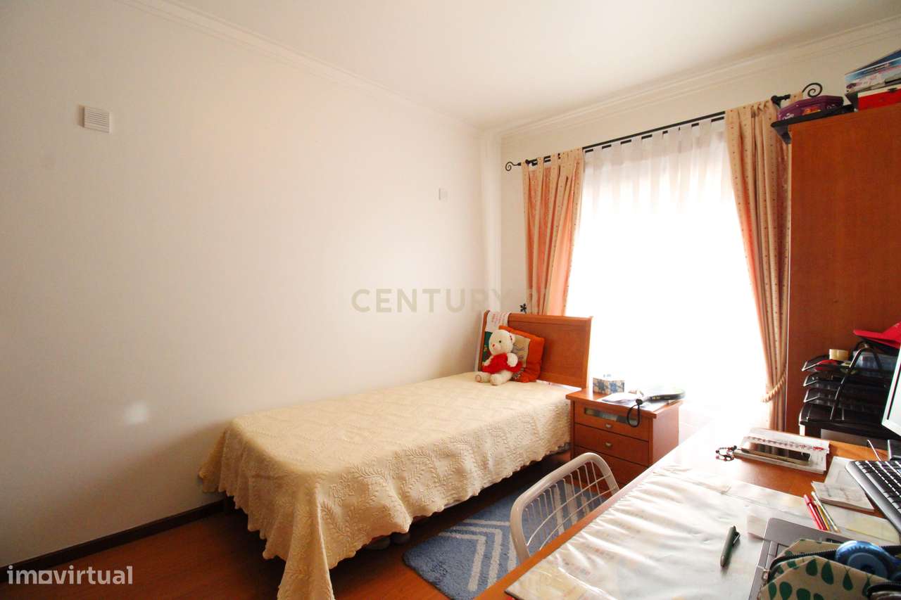 Apartamento T3 em  Santa Marta Do Pinhal com Parqueamento e Arrecadaçã-18