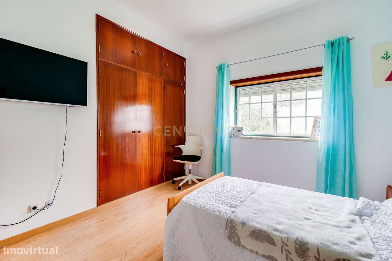 Prédio com 2 apartamentos+garagem+terreno-33