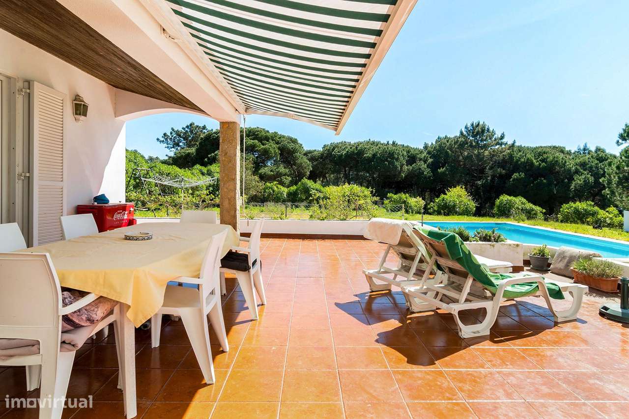 Quinta de 14000m2 com moradia T4 e piscina | Sintra-11