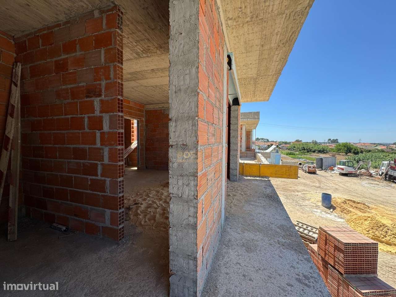 Nova Moradia T4 com Piscina na Vila de Azeitão-13