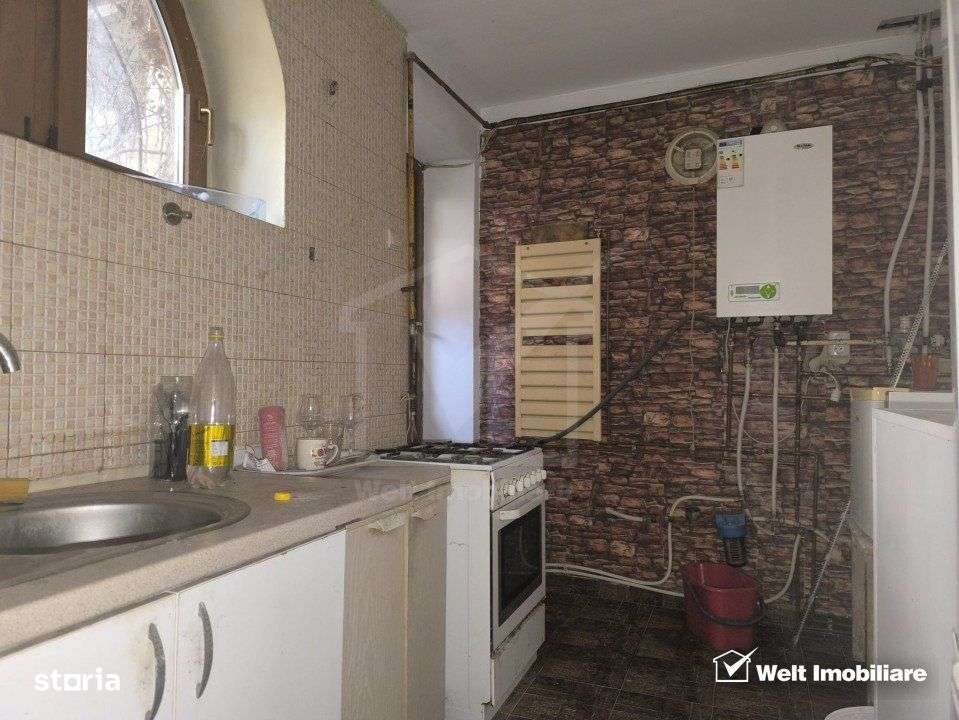 Casa cu CF spatiu comercial, curte comuna, Gruia - Imagine principală: 2/15