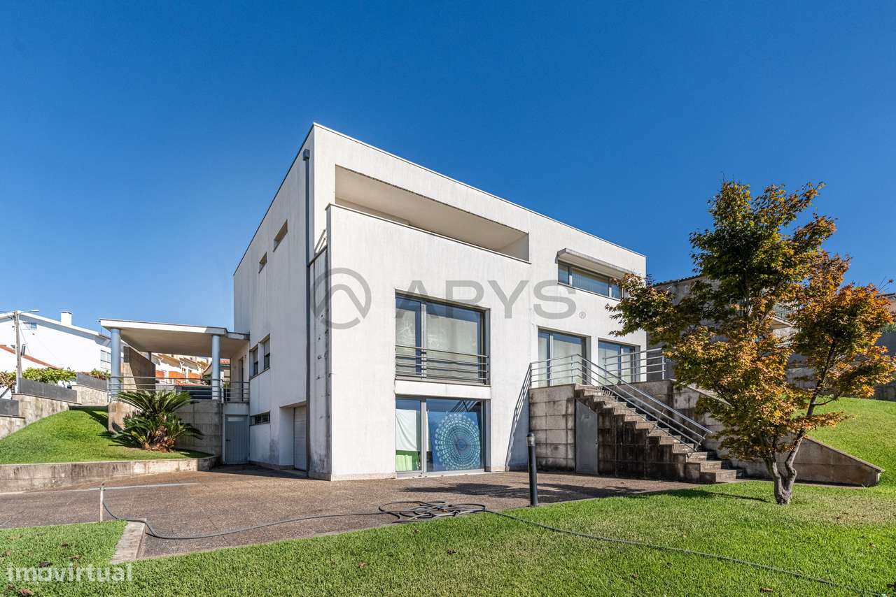 Moradia T4 com Piscina - Nogueira, Braga-36