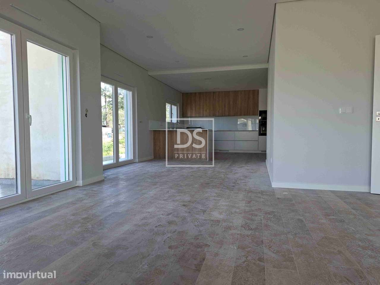 Moradia térrea, inserida num lote de 680,35m2 - Grande imagem: 4/27