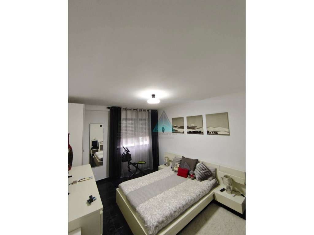 ApartamentoT2 com Open Space e 2 Entradas Independentes na Baixa da...-15