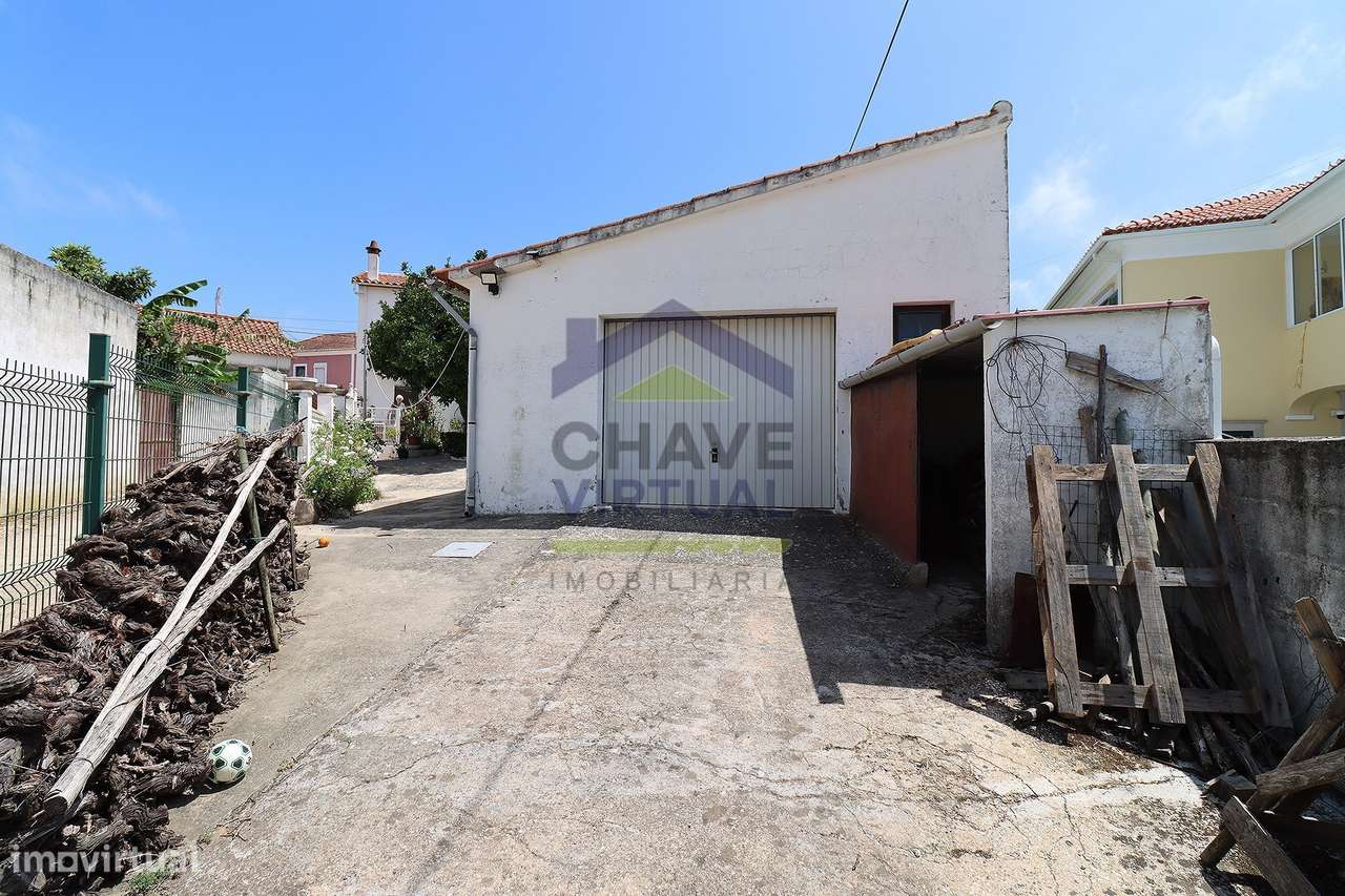 Moradia V2 com 2 Garagens e Quintal - Famões, Bombarral-40