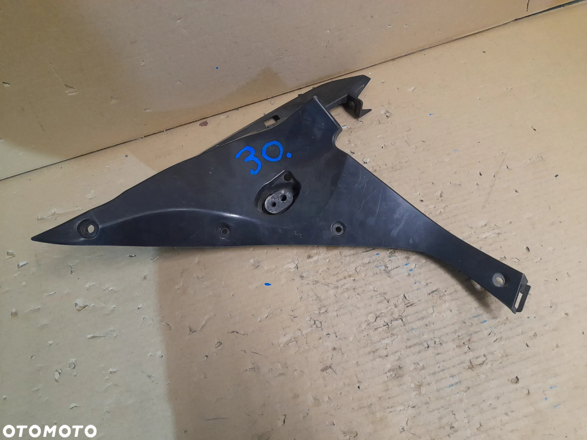 = Honda CBR600F  prawy panel wewnętrzny owiewki 64315-MGV-D000 - 4