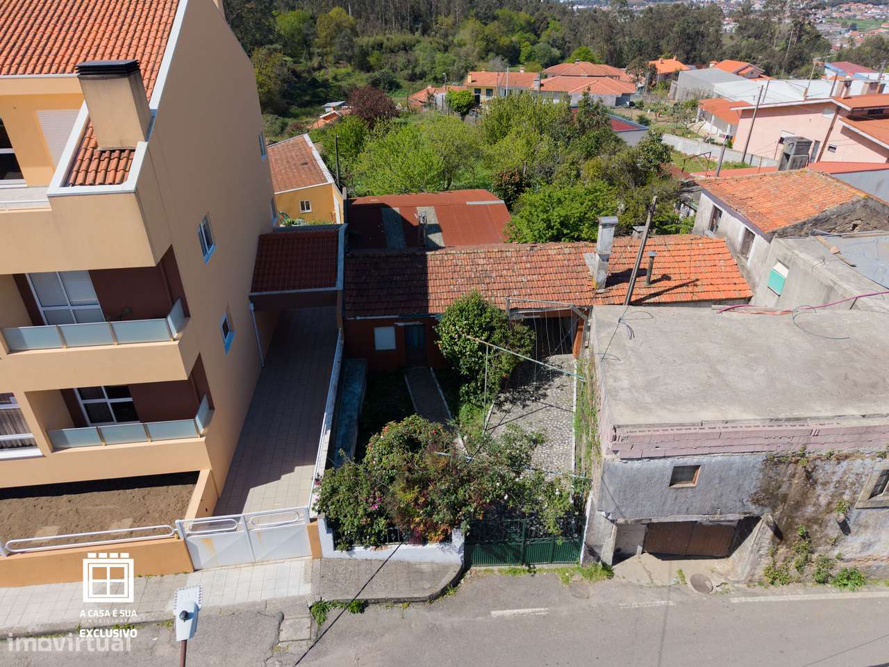 Moradia com duas habitações independentes em Lourosa - Exclusivo-40