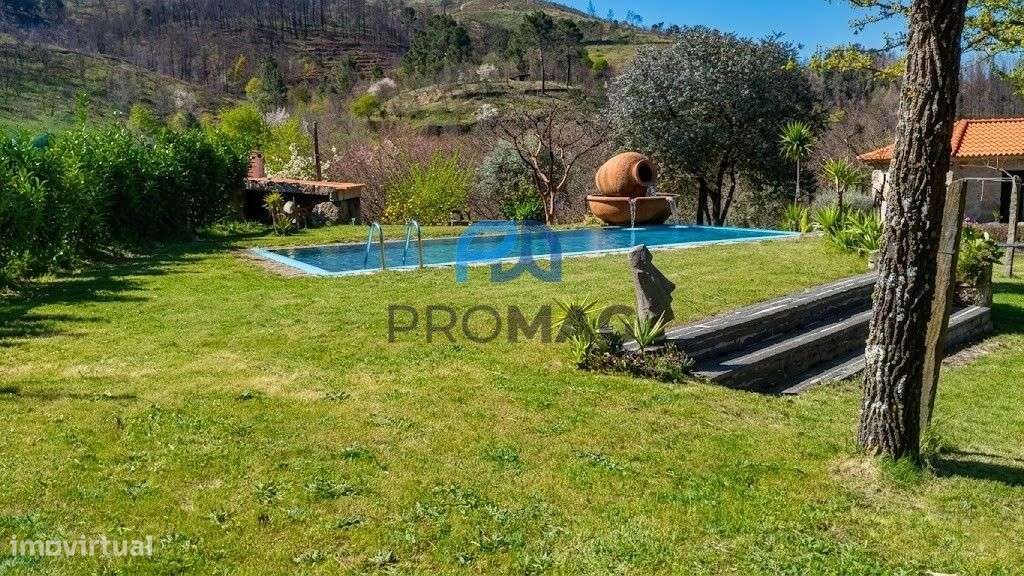 Quinta com 3 artigos urbanos, piscina e 9,4 ha em Resende-5