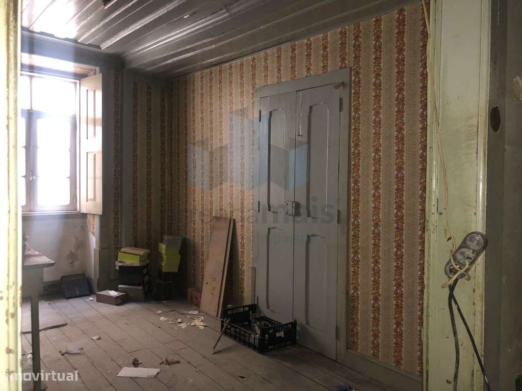 Vende-se Prédio numa das principais ruas da Baixa de Coimbra para r... - Grande imagem: 4/11