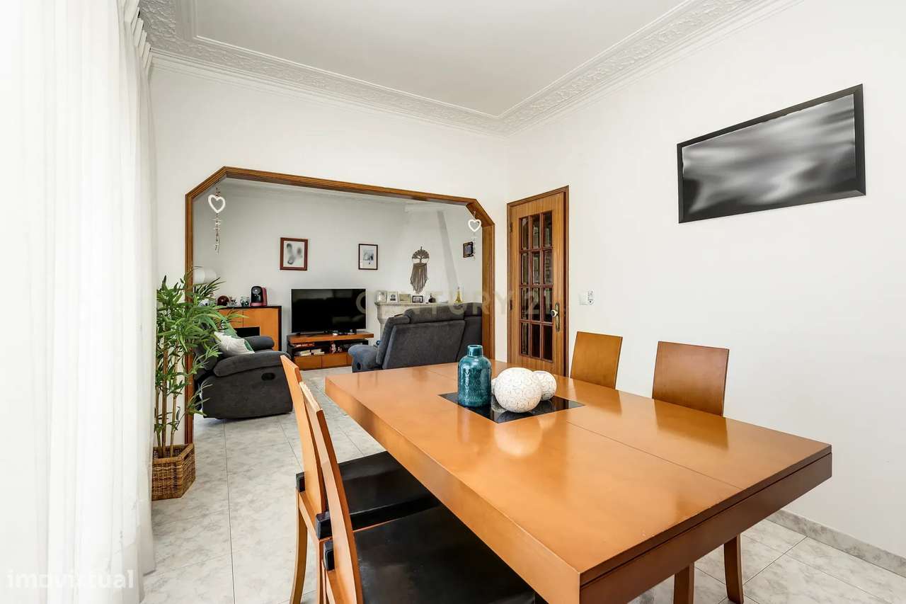 Excelente Moradia T3+1 em Vale de Milhaços, Seixal-5