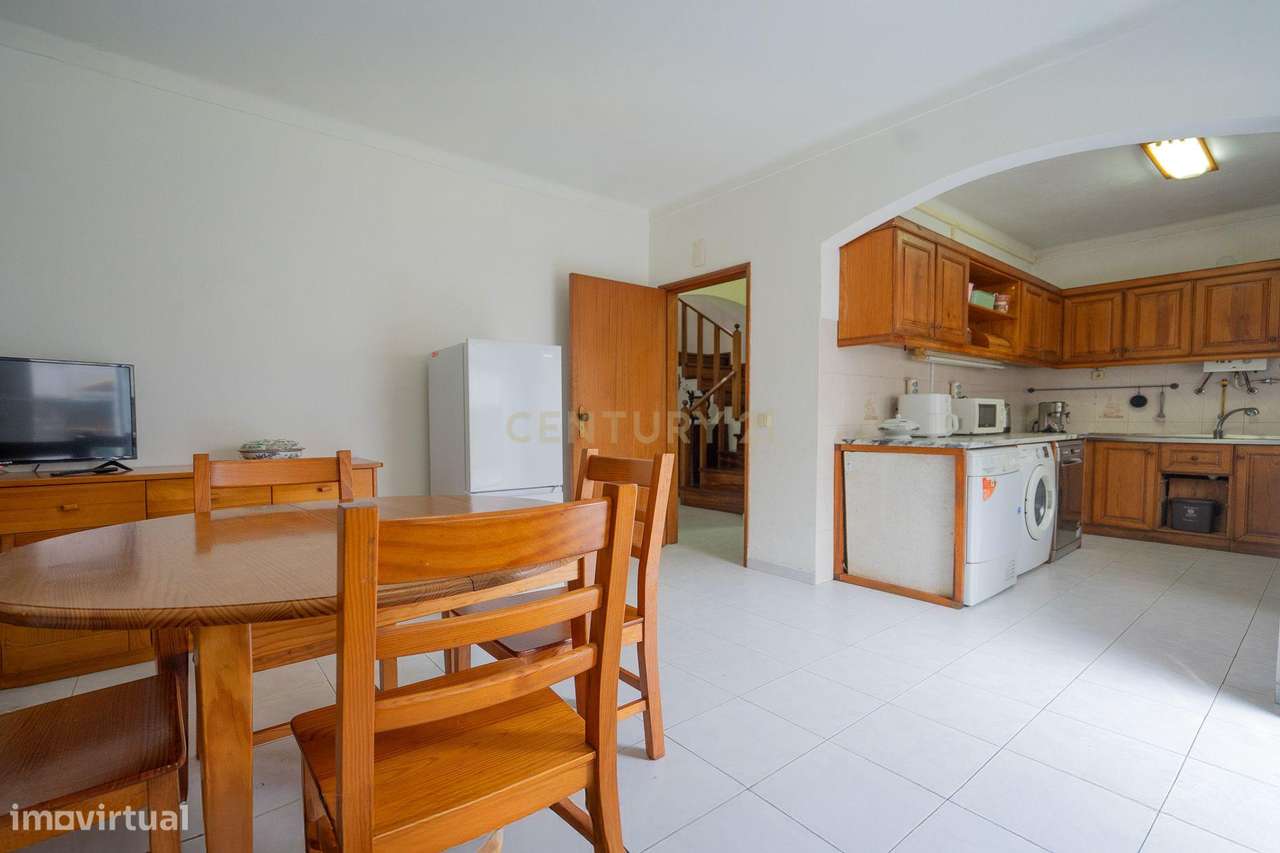 Moradia T3 com jardim e logradouro - Lousã em zona tranquila - Grande imagem: 4/41