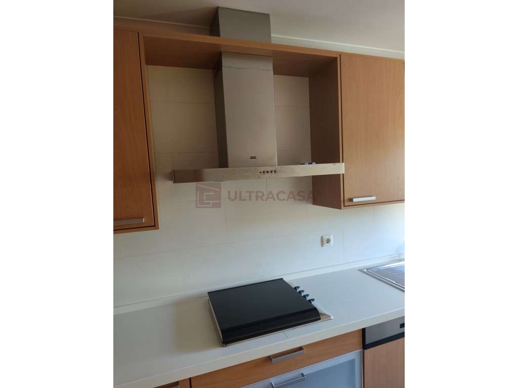 Vende-se Moradia V4 renovada com terraço, churrasqueira e horta a 5...-6