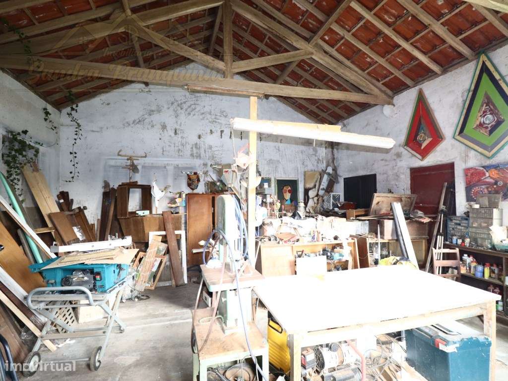 Moradia T3 com garagem e terreno 4120m2-49