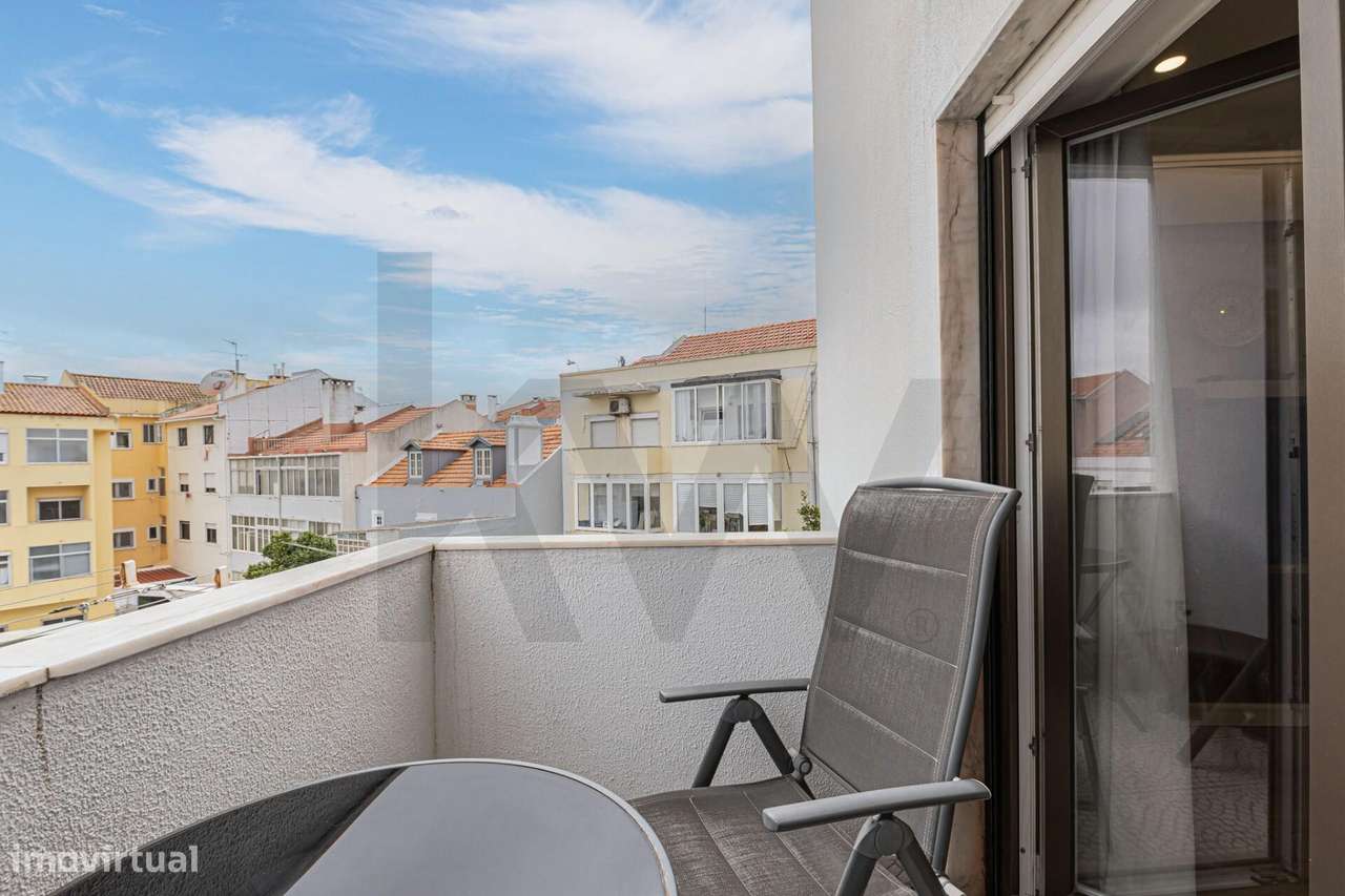 Apartamento T2 Renovado e com Varandas em Algés - Grande imagem: 4/29