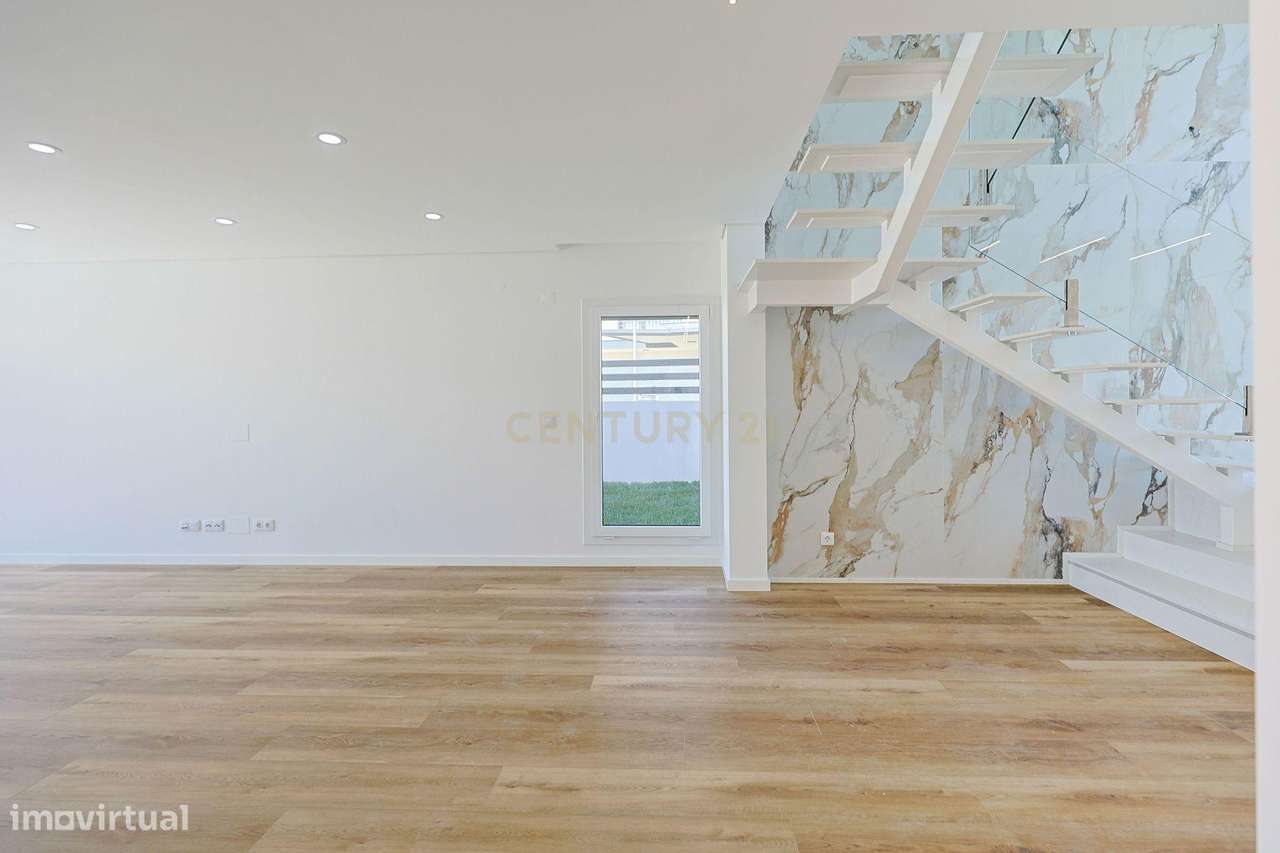 Moradia T4 em Charneca de Caparica, Almada-5