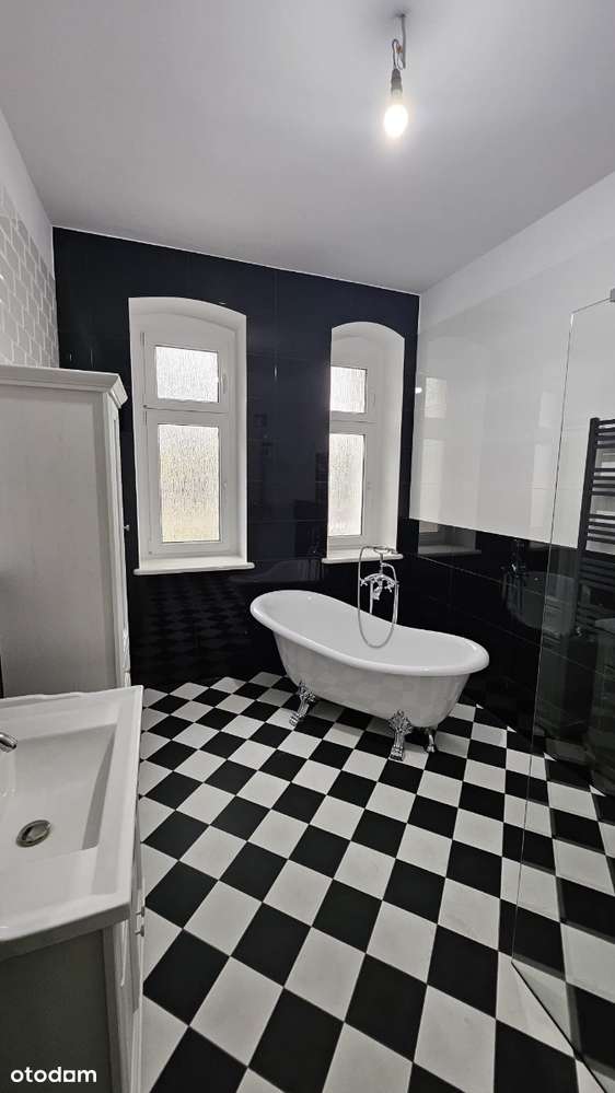 Po gruntownym remoncie mieszkanie  na parterze z balkonem i piwnicą-11