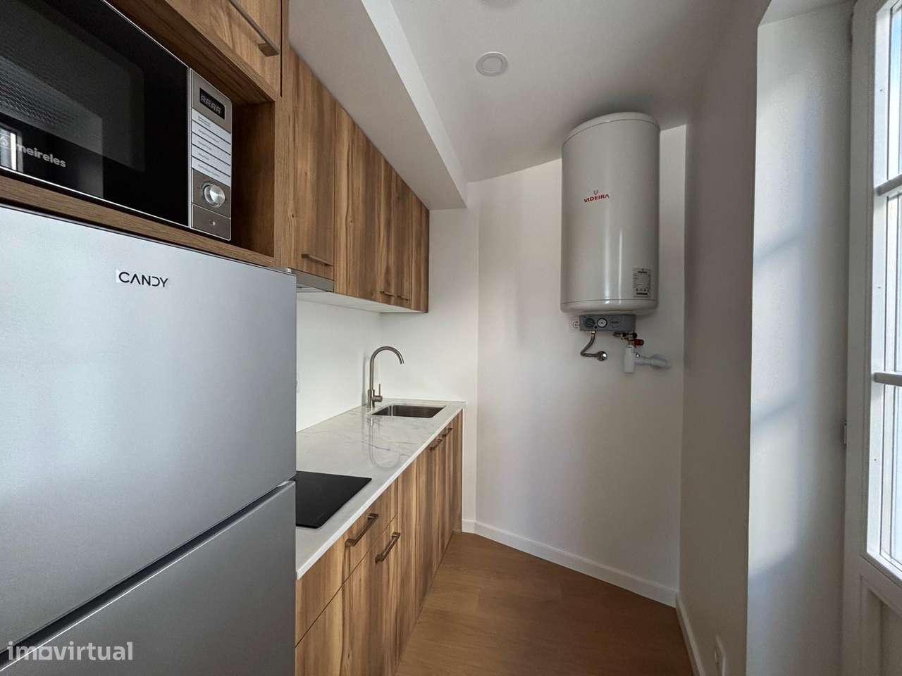 venda de magnifico prédio na Rua da Matemática (4 T0´s e 5 T1's)-38