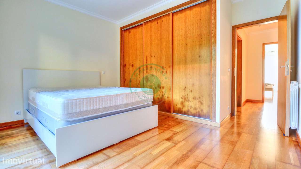 Apartamento T3 com 2 Garagens-17