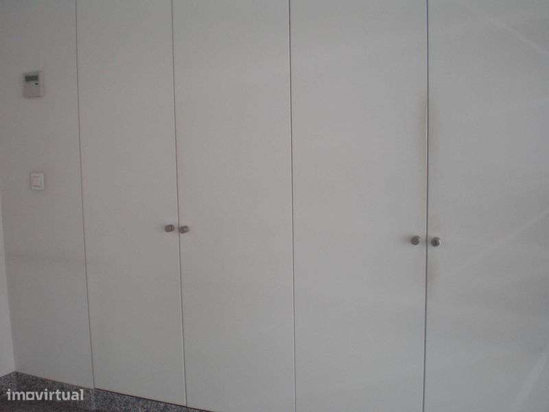 Arrenda-se loja junto à universidade da Covilhã - Grande imagem: 4/8