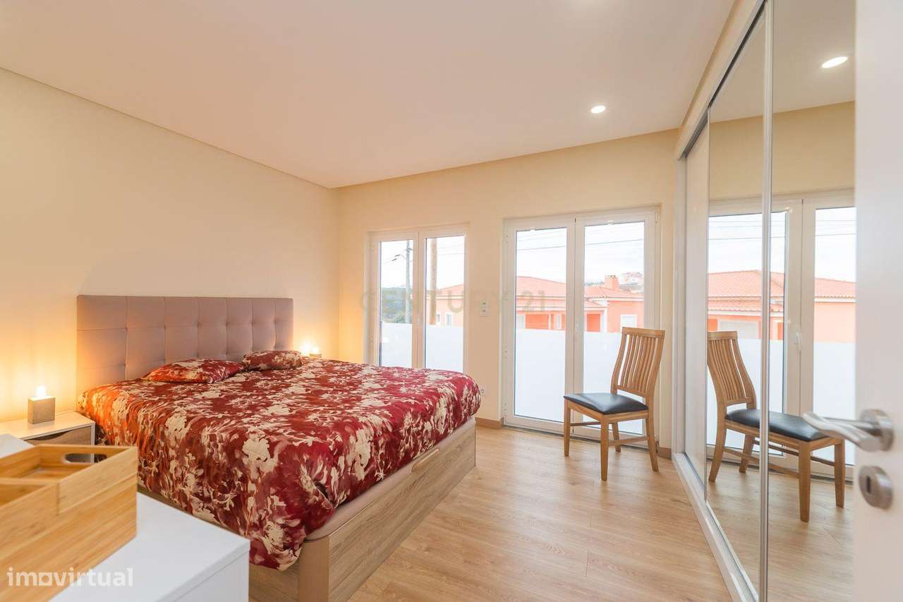 Moradia T3 localizada na aldeia de Cheleiros - Mafra-32