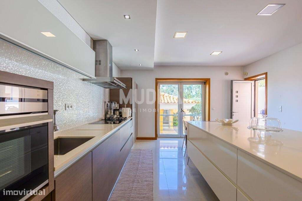 Excelente moradia geminada T4 em Santa Maria da Feira-14