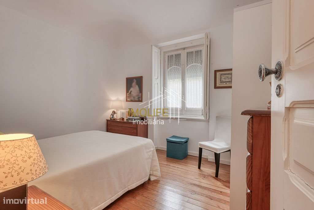 Excelente Moradia com dois pisos no centro do Vimieiro-9