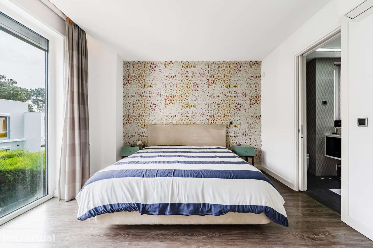 Moradia contemporânea na Aroeira | Luz natural, conforto e eficiência-37