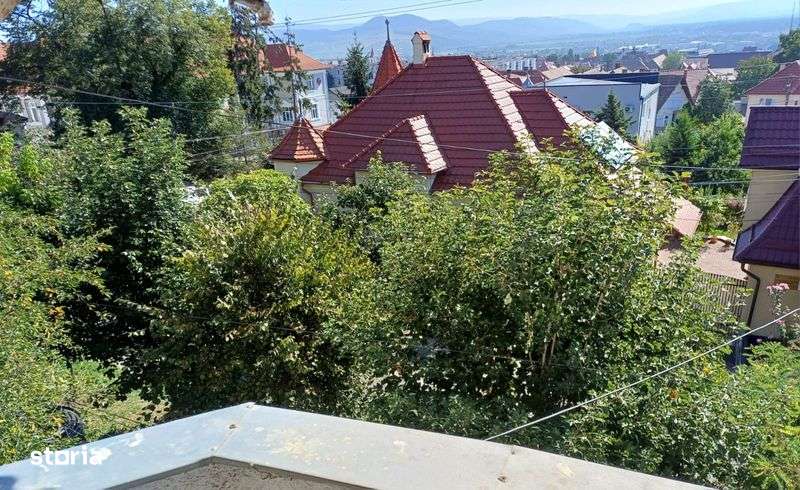 Casa solida cu arhitectura frumoasa aproape de padure si spital - Imagine principală: 4/8