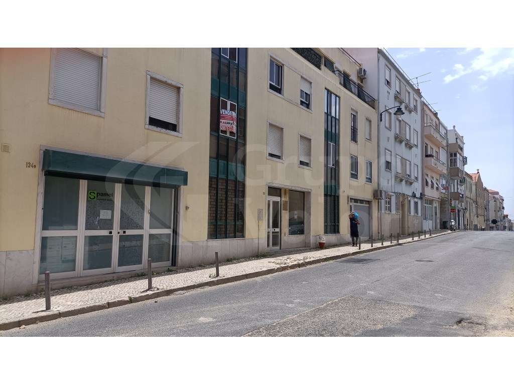 Lojas (2) com 260 m2, com 5 lugares de estacionamento coberto priva... - Grande imagem: 2/10