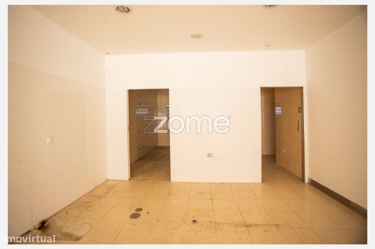 Loja em Lordelo do Ouro, Porto - Grande imagem: 4/13