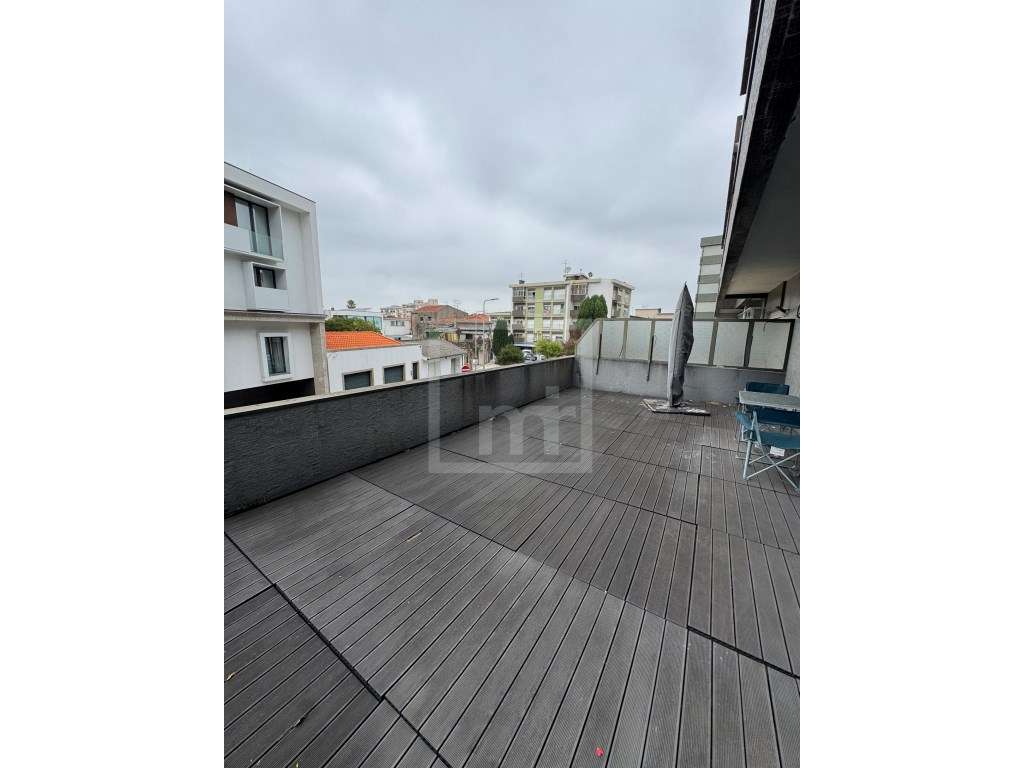 T2 - com terraço grande - centro de Santo Tirso-14