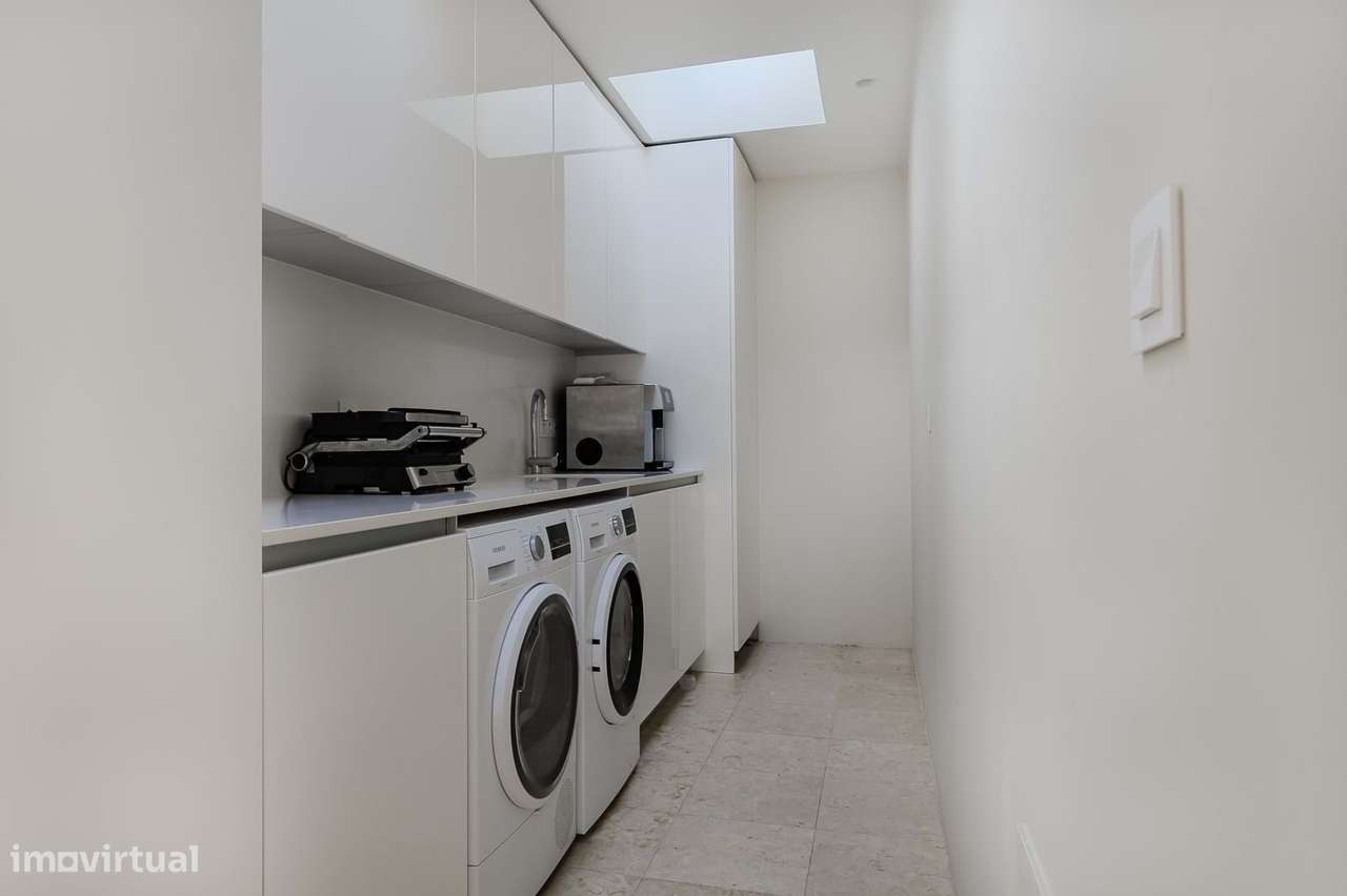 Moradia T4 com Piscina e Terraços Panorâmicos, Parede-20