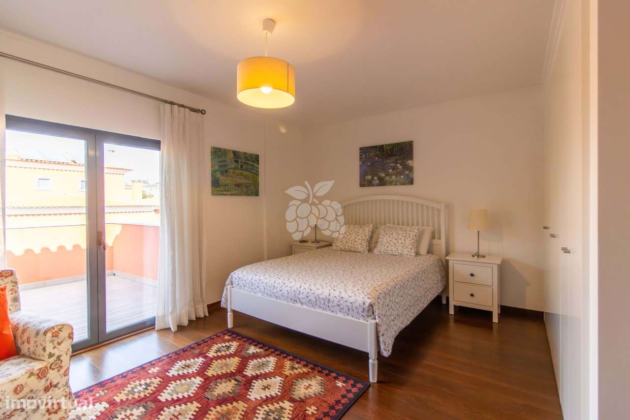 Apartamento T4 Duplex Costa da Guia-35