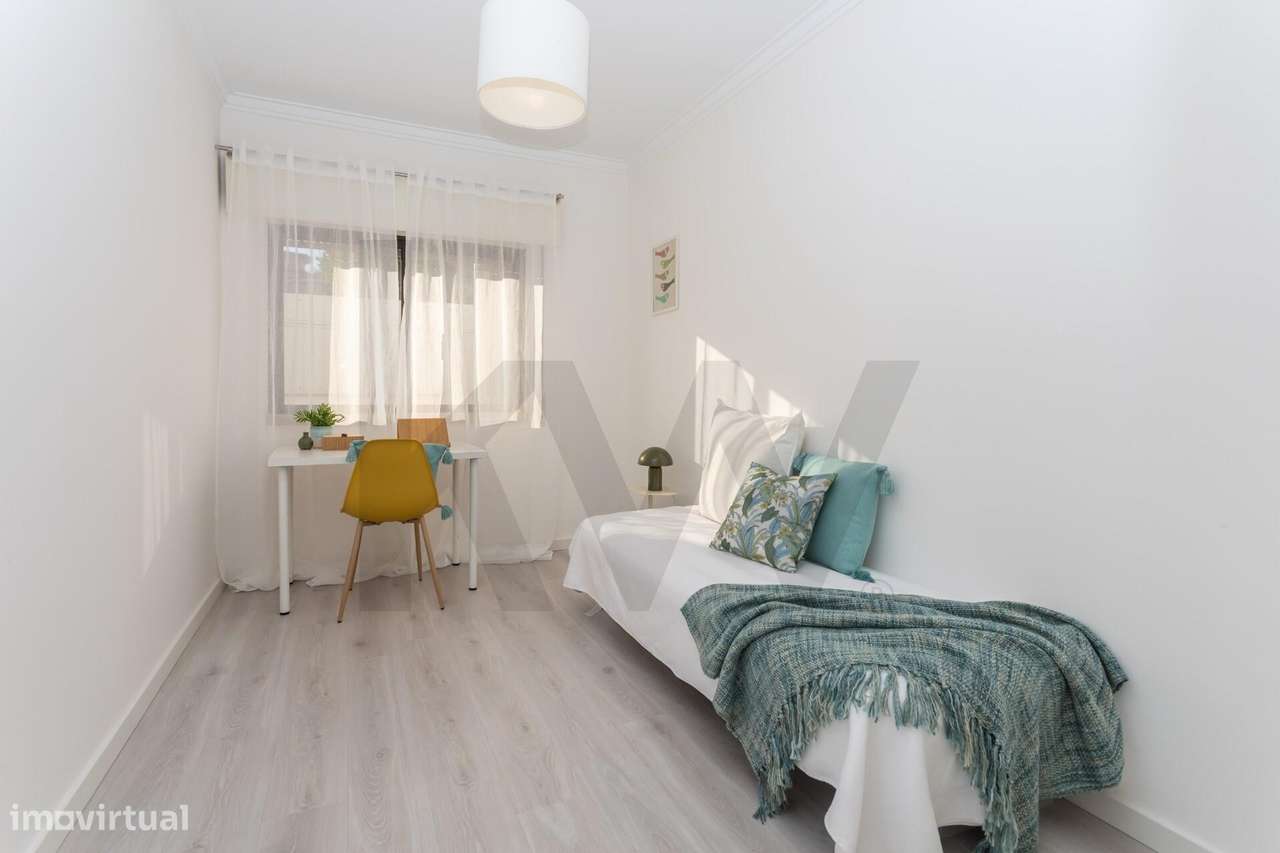 Apartamento T2 na Rua da Liberdade em Almada-19