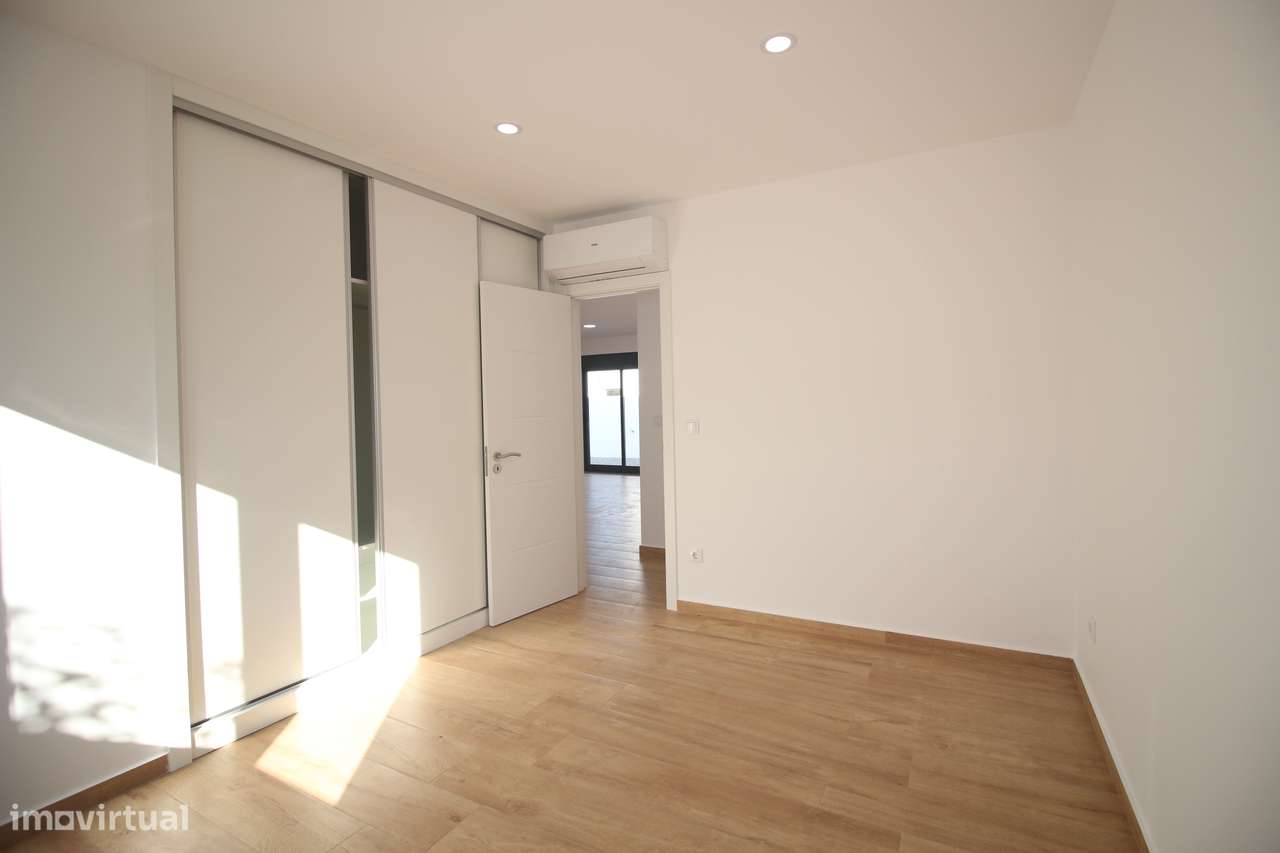 Moradia Térrea Isolada T3 Nova em lote de 340m2 em Fernão Ferro-20