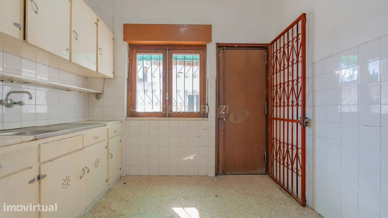 Moradia Isolada com Terreno de 1041 m² – Um Mundo de Possibilidades!-38
