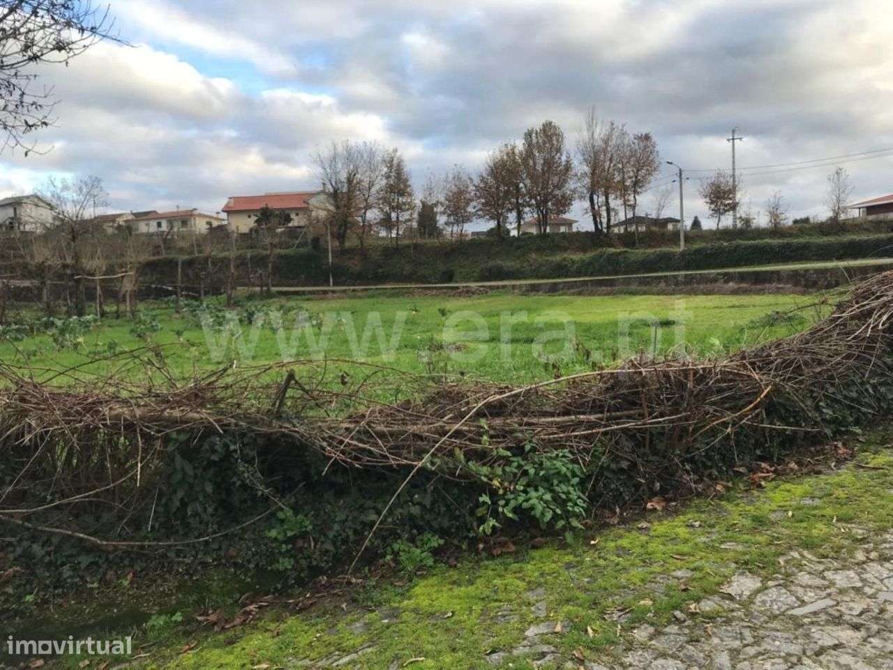 Terreno com 1.600 m2 em Fafe - Grande imagem: 4/12