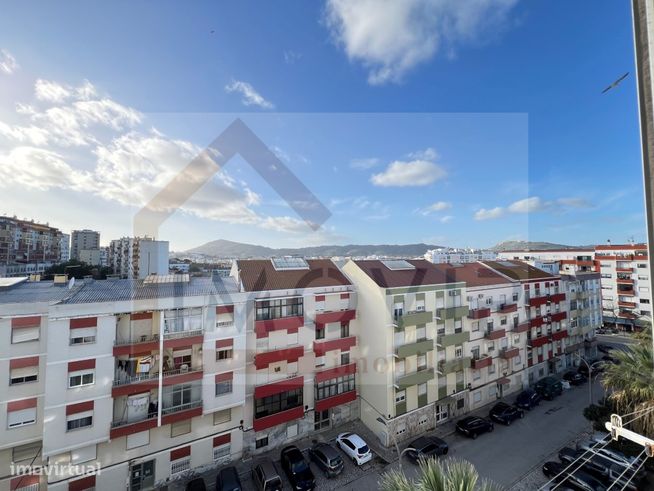 Apartamento T3 nos Quatro Caminhos-16