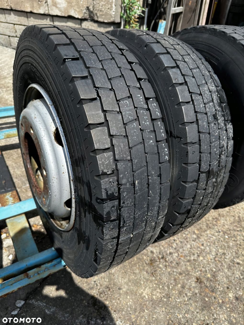 Opona Koło Michelin Remix 215/75 R 17.5 - 1