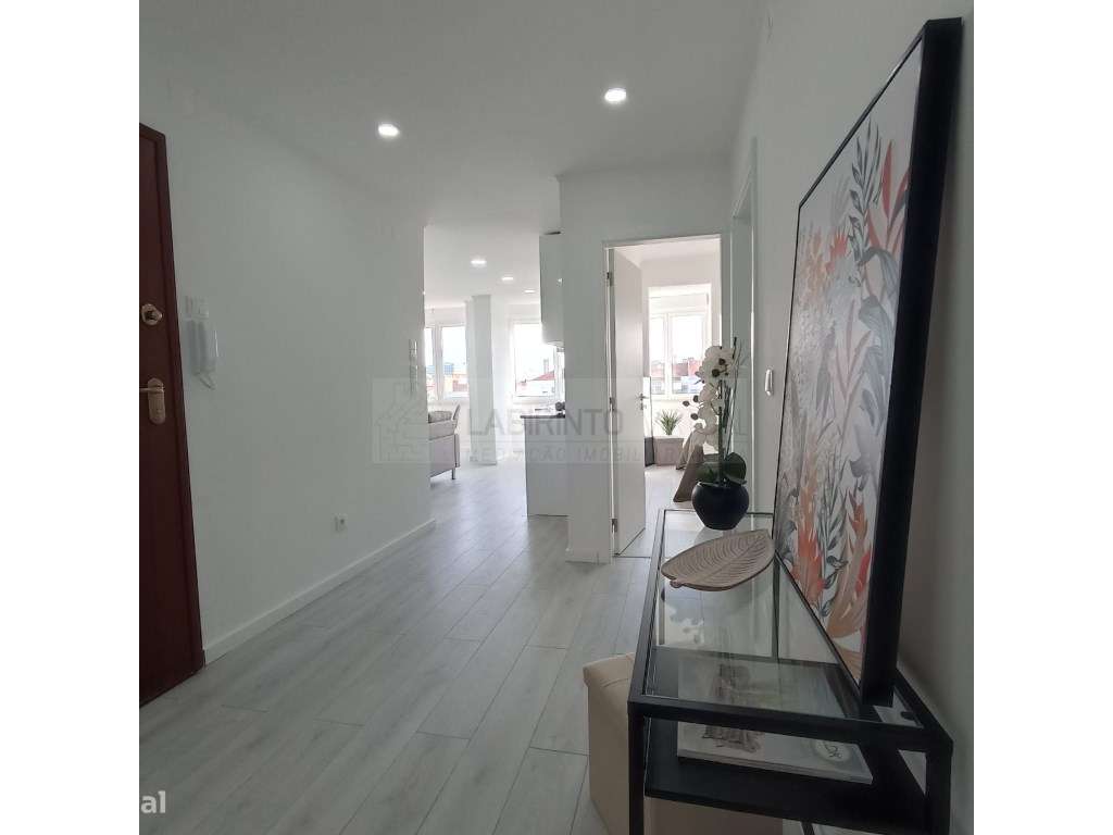 Vende-se magnifico T3 com varanda, em Benfica - Grande imagem: 4/11