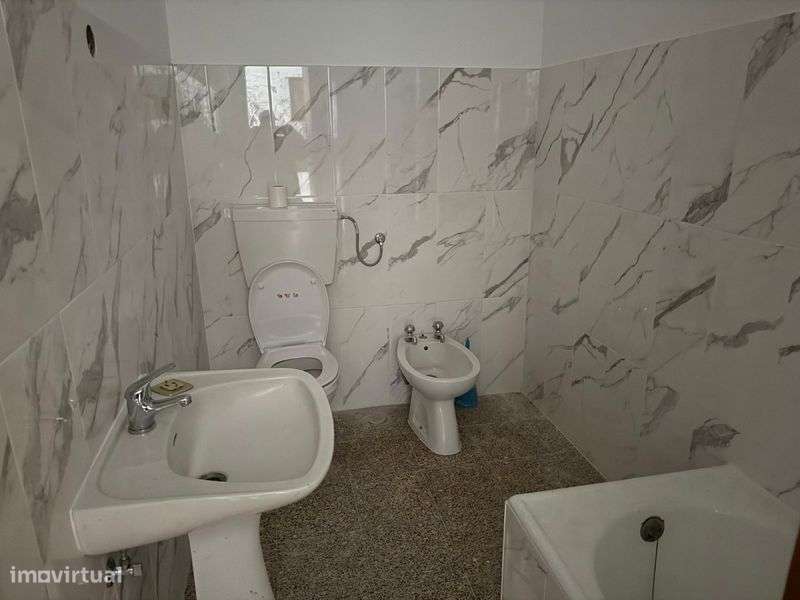 Aluguer de apartamento T2 no centro do Laranjeiro - Grande imagem: 4/4