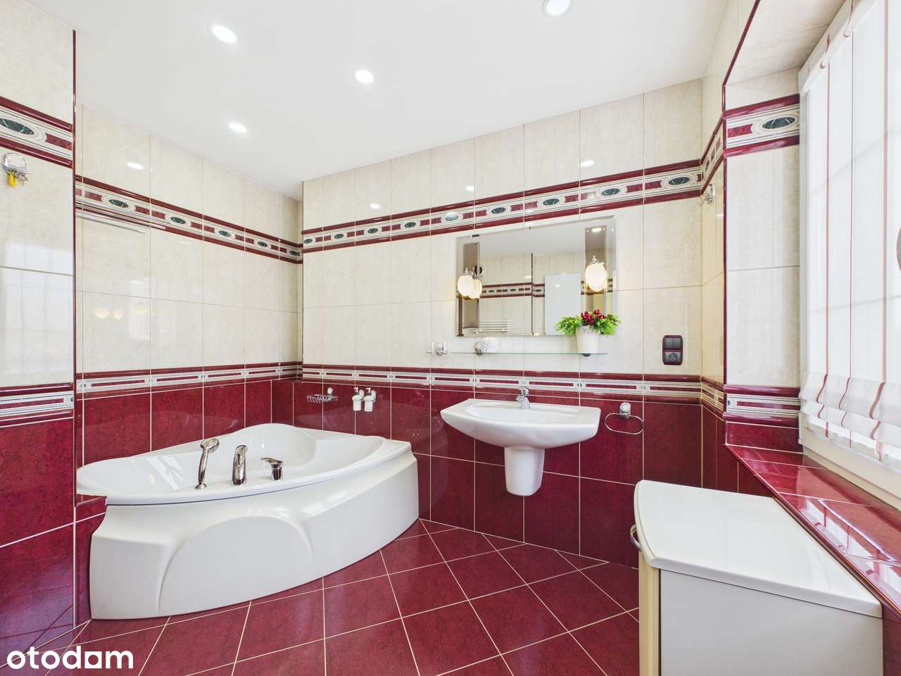 Piękna posiadłość z basenem, malownicza działka 1,5 ha.-9