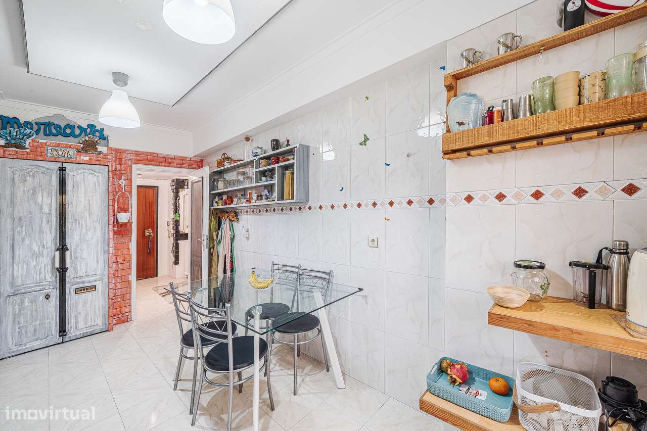 Apartamento T2 Remodelado | Tapada das Mercês-12