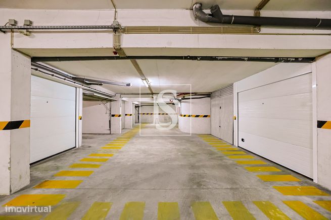 T3 c/ NOVO, Mobilado, c/ Terraço, Churrasqueira e Duas Garagens – Cent-35