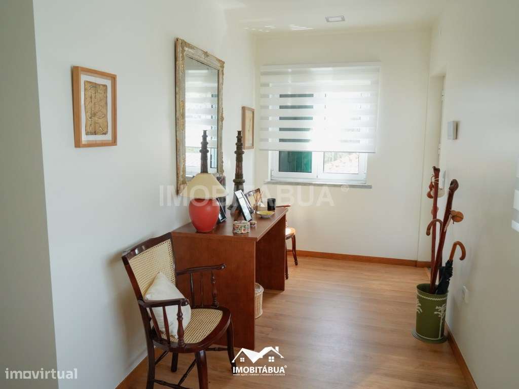 Casa privada com 4 quartos, piscina, pátios e acomodações versáteis.-22